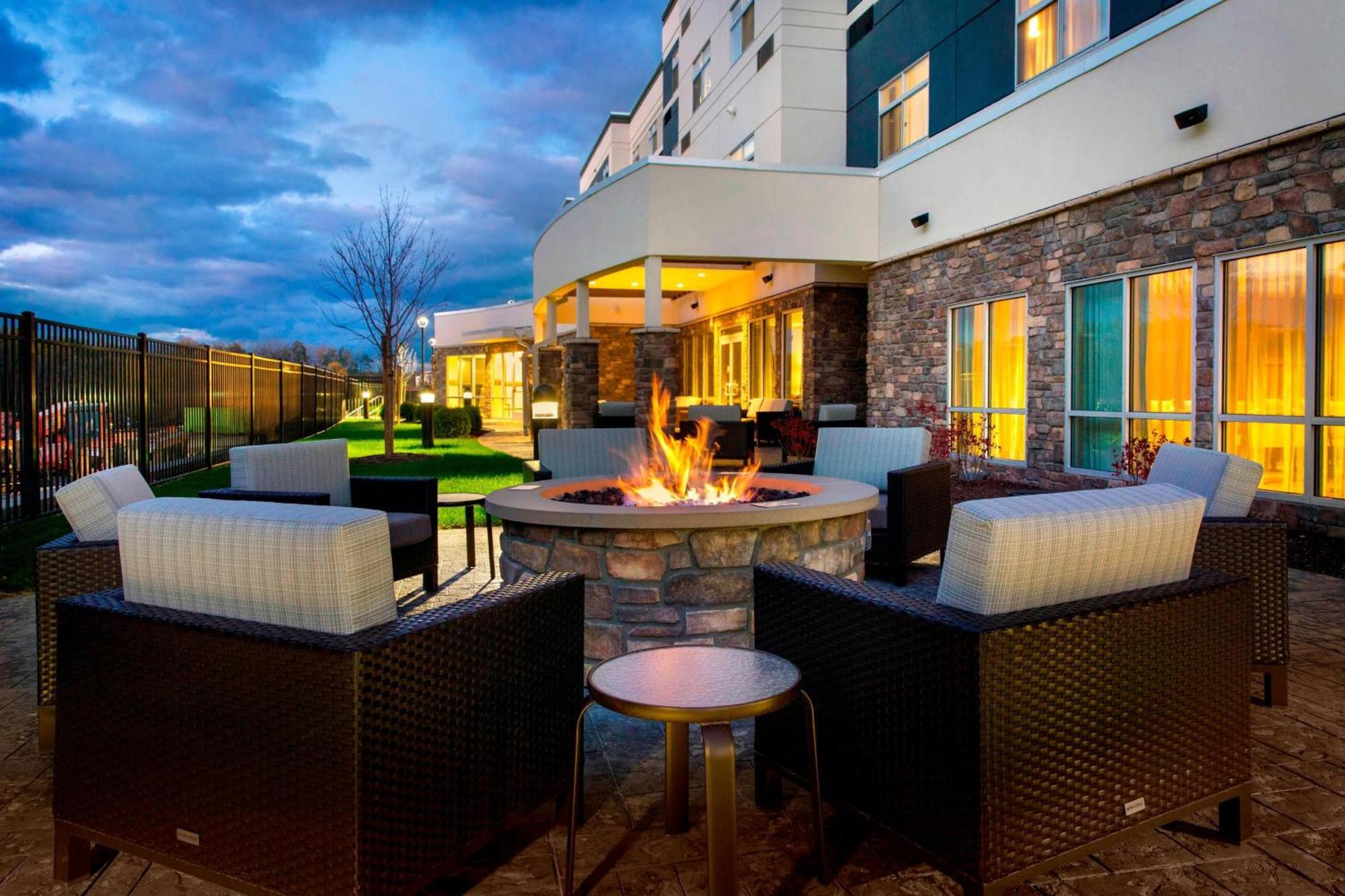 Courtyard By Marriott Schenectady At Mohawk Harbor Hotell Eksteriør bilde